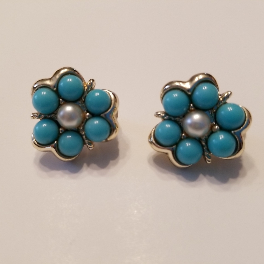 Sarah Coventry Turquoise Blue Flower Clip-On Earrings with Pearl Centers